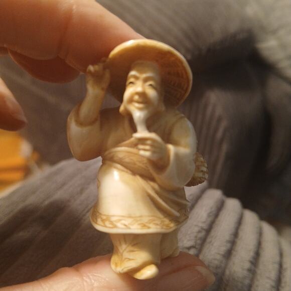 Rare VTG Japanese Miniature Shaman Netsuke Fisherman Hand Carved Figure 1.75" - Picture 1 of 7